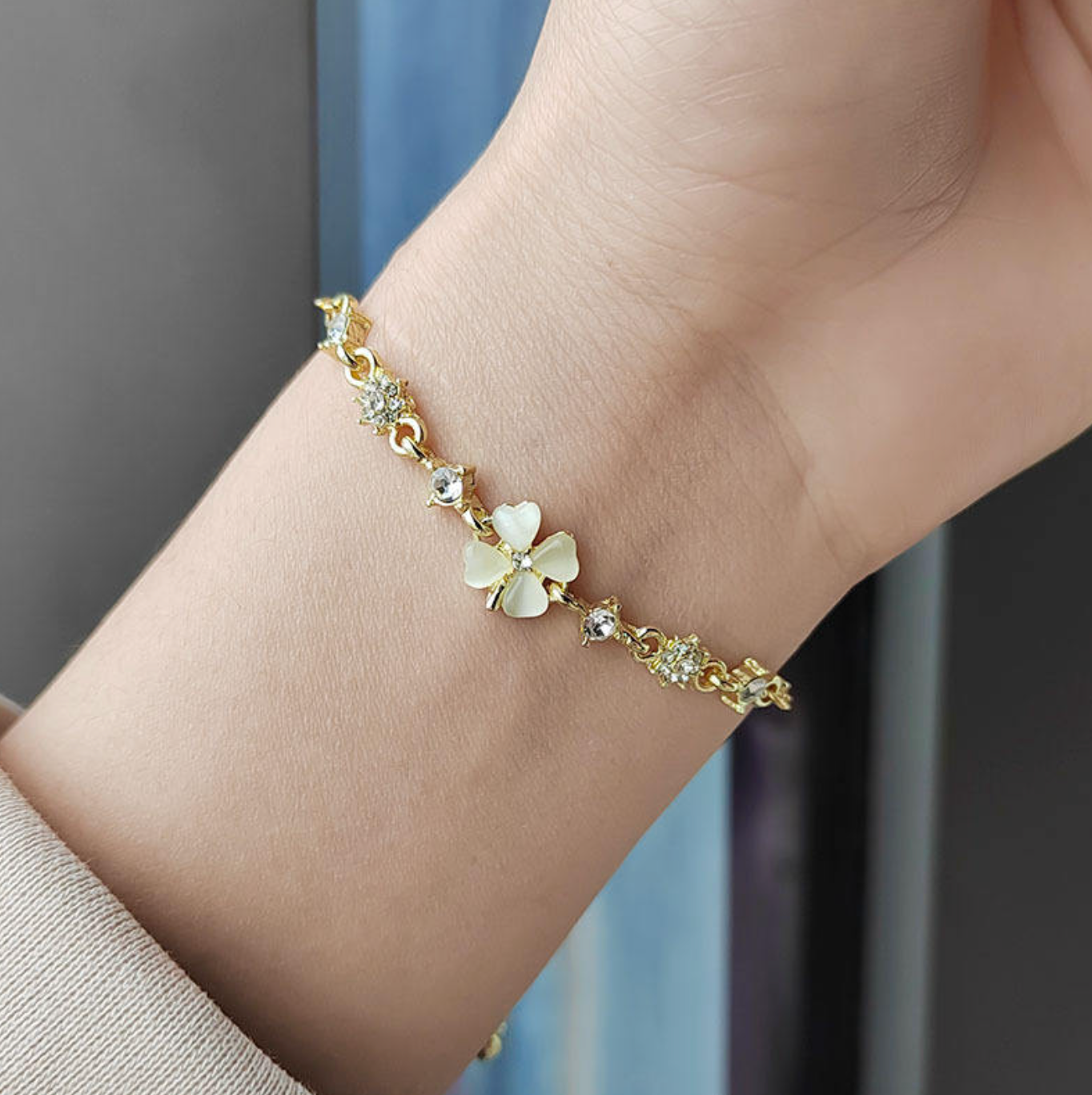 Elegant Gold-Plated Flower Bracelet for Women