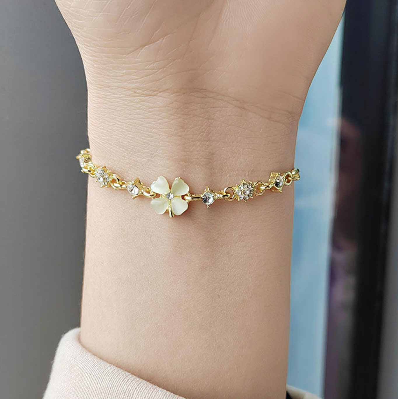 Elegant Gold-Plated Flower Bracelet for Women
